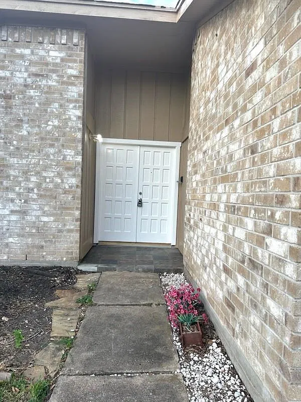3 bed, 2.0 bath, 1676 sqft, $1,800 — Photo 2