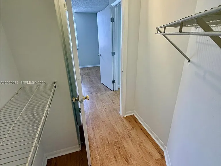 19216 Glenmoor Dr #19216 — Photo 35