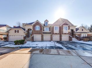 517 E Saddlebrook Ln, Vernon Hills, IL 60061