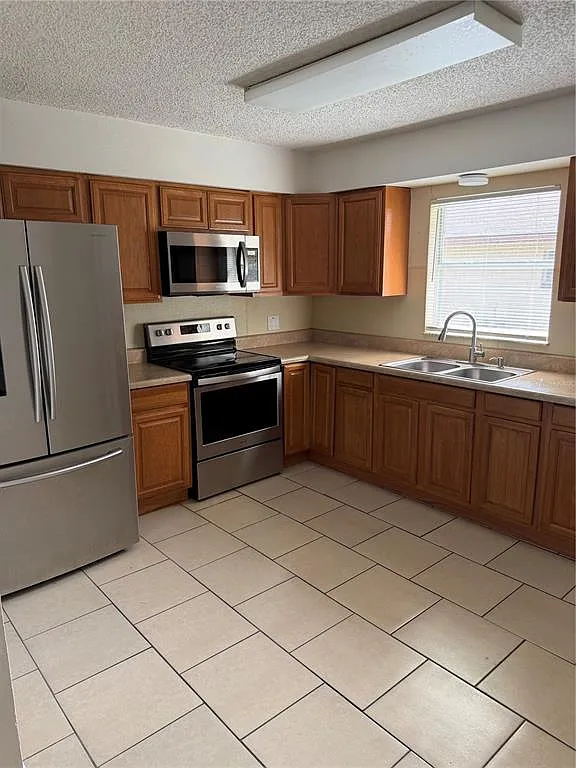 2 bed, 1.0 bath, 910 sqft, $1,500 — Photo 3