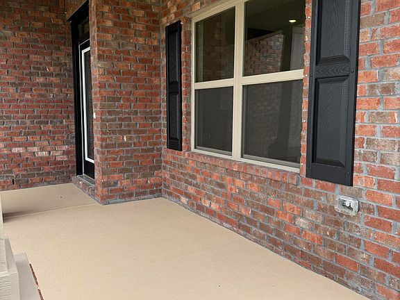 3rd image of 185 Ridgeway Cir