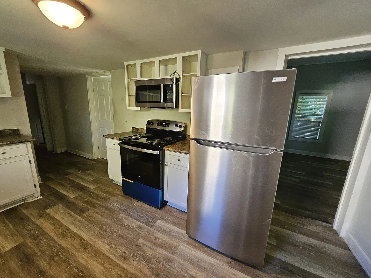 6 bed, 2045 sqft, $2,800 — Photo 3