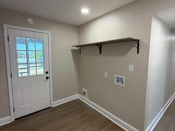 5th image of 302 Clement Rd