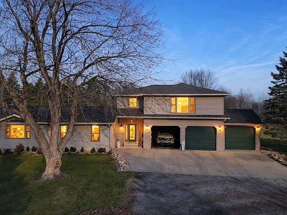 3rd image of 3815 Roehrs Rd