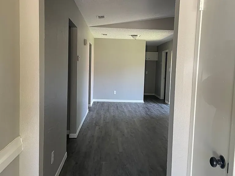 102 Cherie Ln — Photo 6