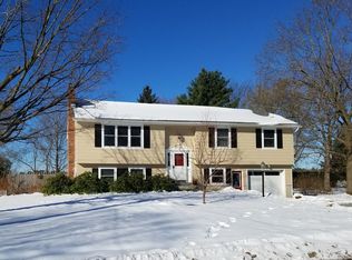 85 Lindale Dr, Colchester, VT 05446