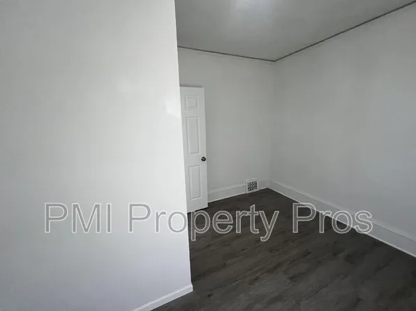 3284 N 30th St, Milwaukee, WI 53216