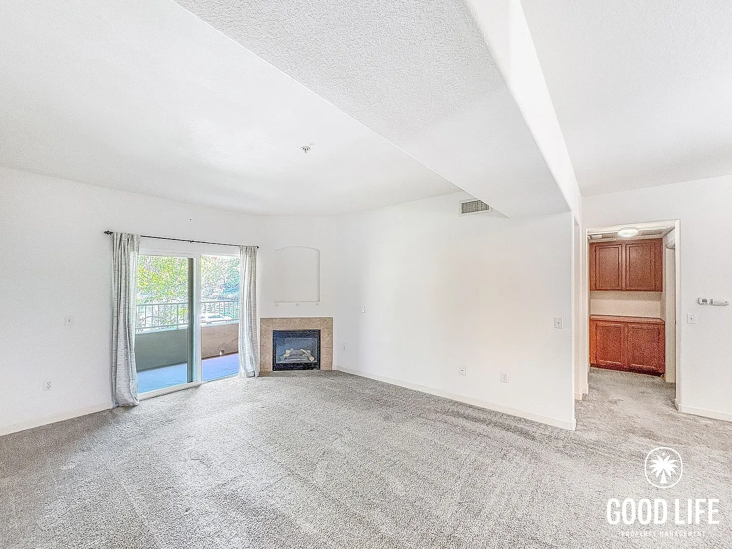 SD: Cozy 2BD/2BA Condo in Grantville with Fireplace, Balcony & W/D — Photo 3