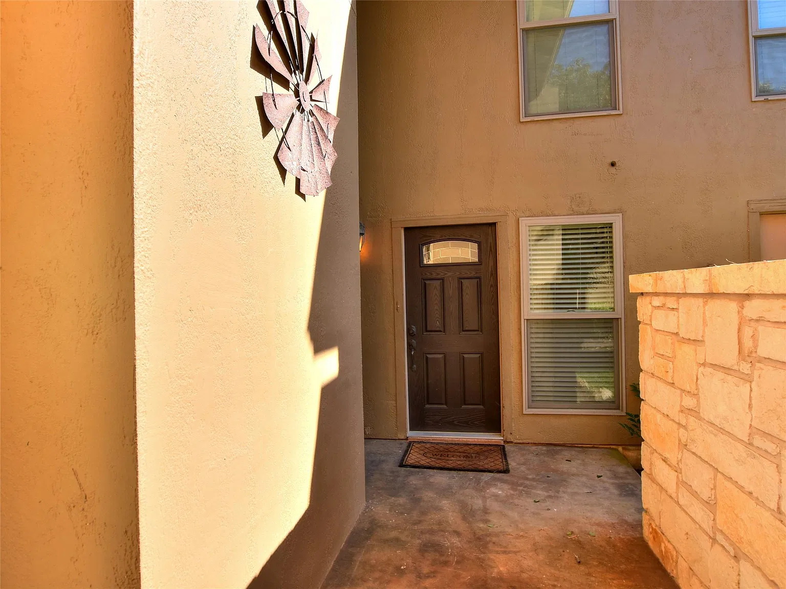 4 bed, 2.0 bath, 2130 sqft, $2,400 — Photo 4