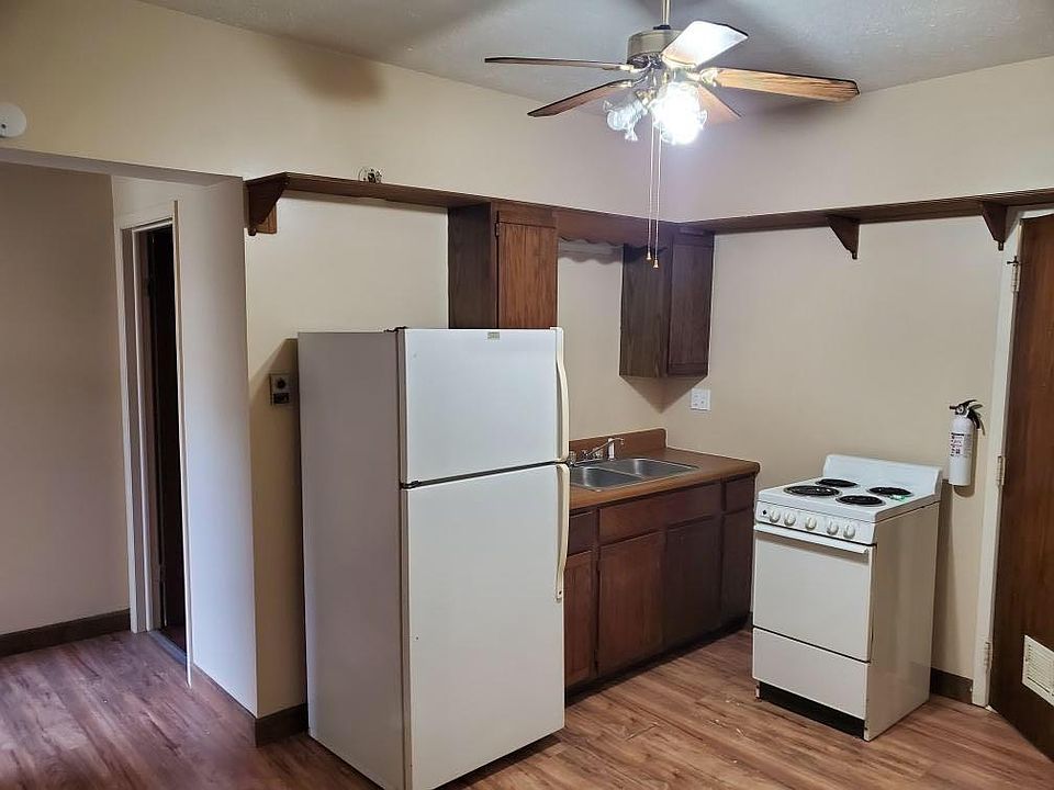 2nd image of 200 S Wooster Ave APT A