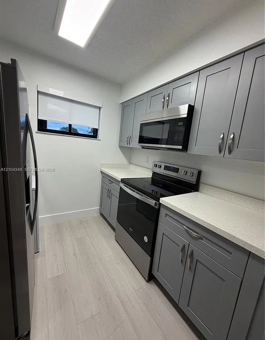 4345 W 12th Ln — Photo 2
