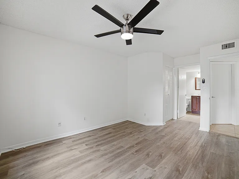 1041 Coral Club Dr #1041 — Photo 16