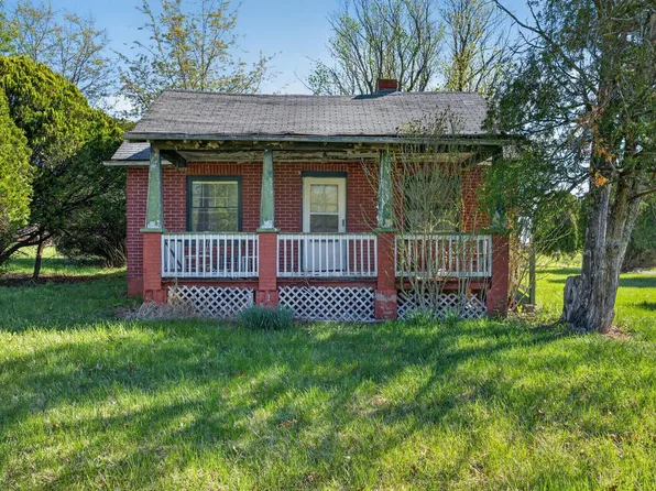1030 Langford Ln, Forest, VA 24551