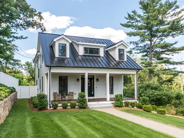 226 Worcester Ln, Waltham, MA 02451