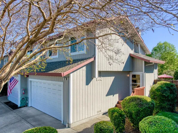 30 Regents Circle, Rohnert Park, CA 94928
