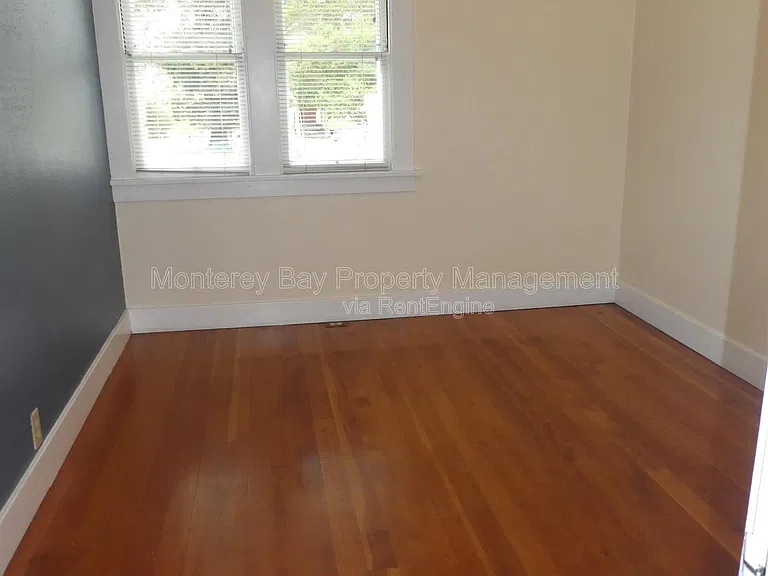 668 Van Buren St — Photo 10