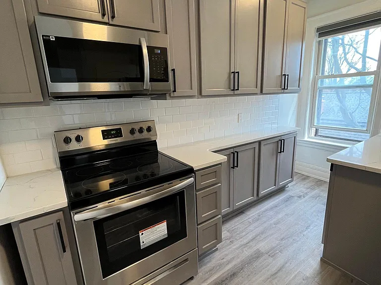 26 Irving Pl — Photo 1
