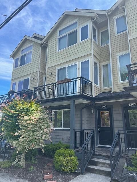 Quiet Street in the highly desirable North Admiral Neighborhood