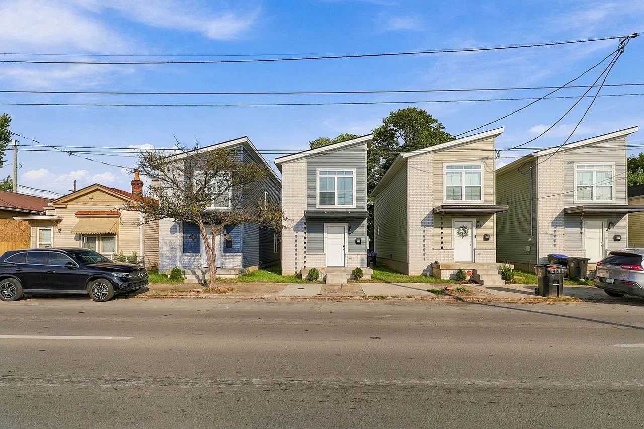 3 bed, 1.5 bath, 1200 sqft, $1,700 — Photo 2