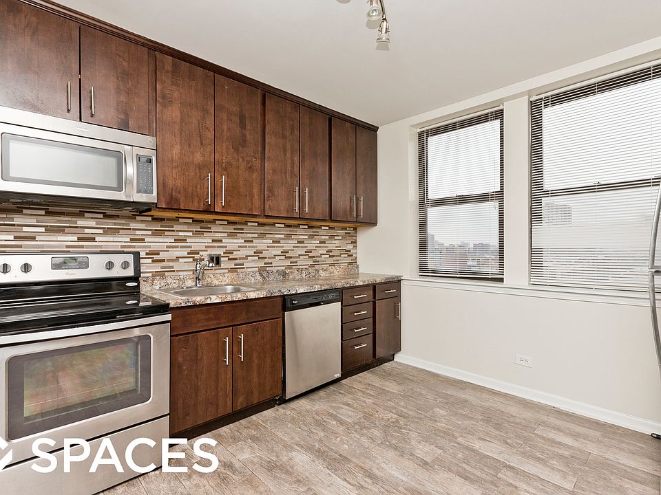 1st image of 3933 N Clarendon Ave APT P1