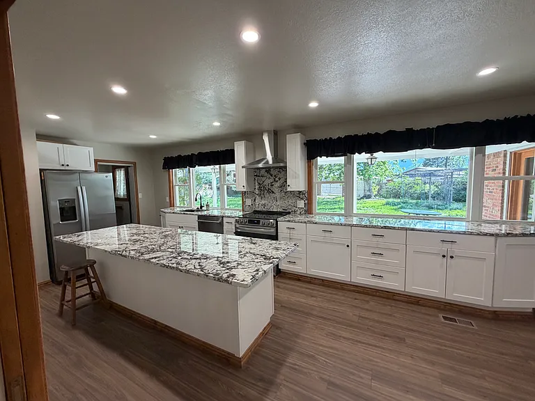 1428 Bellaire Dr — Photo 6