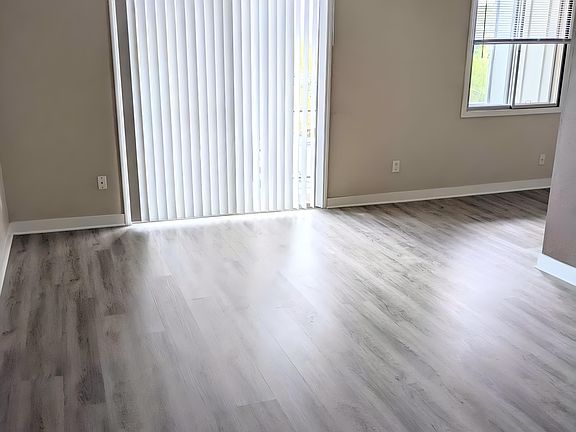 4th image of 920 Summit Ave #5365f3466