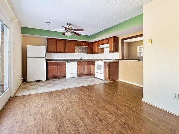 4th image of 3398-3400 Moundview Ct