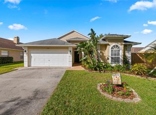 1314 Lake Shore Ranch Dr, Seffner, FL 33584