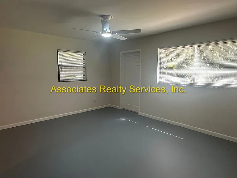 3200 NW 21st St — Photo 3