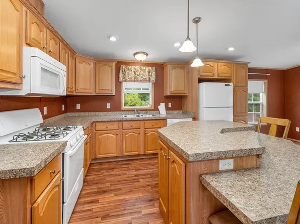 401 King Arthur Ct, Exeter, NH 03833