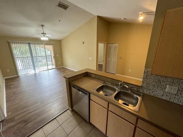 940 Village Trl, Port Orange, FL