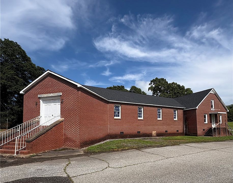 1st image of 415 Church St