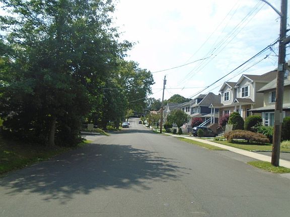 4th image of 27 Rose Ave