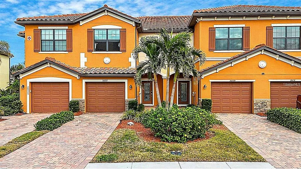 3 bed, 2.5 bath, 1949 sqft, $3,500 — Photo 1