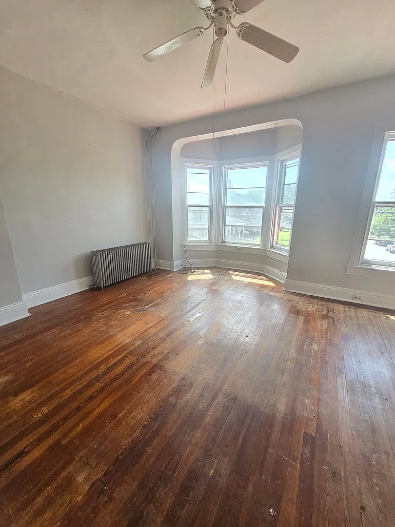 935 S Queen St — Photo 3
