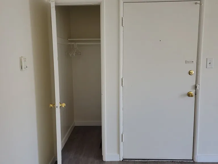 4767 San Vicente Blvd #6 — Photo 2