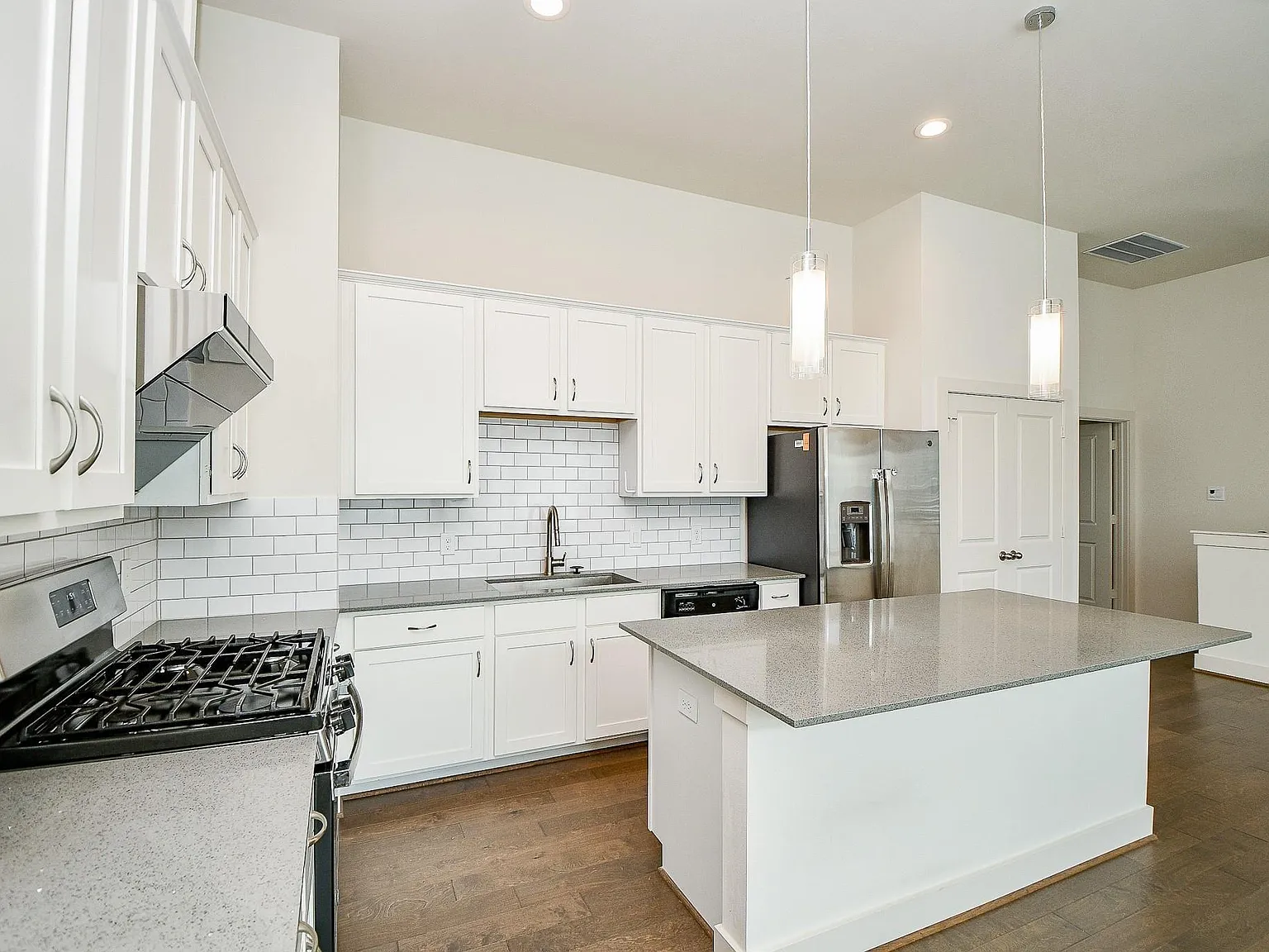 3 bed, 2.5 bath, 1531 sqft, $2,100 — Photo 4
