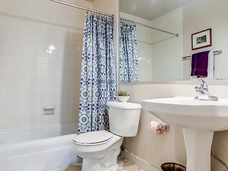 1 Bedroom Bathroom