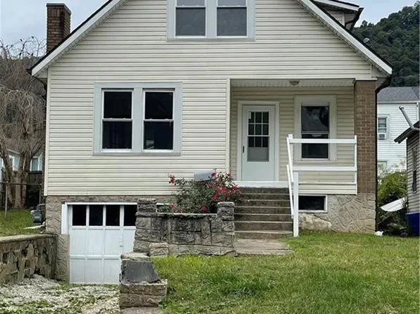 131 W Central Ave, Belle, WV 25015