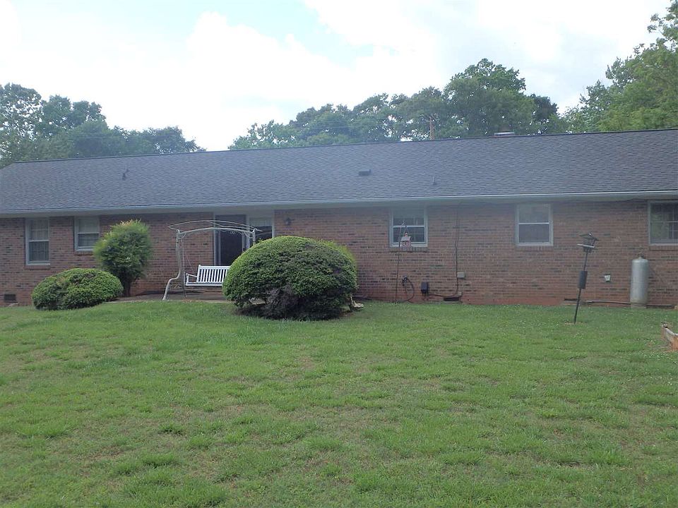 2nd image of 147 Lyndhurst St