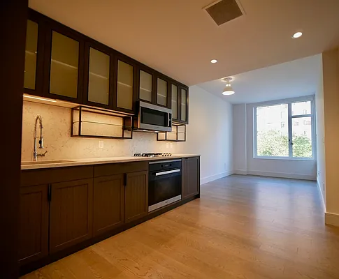 Rented by Extell Marketing Group LLC | media 4