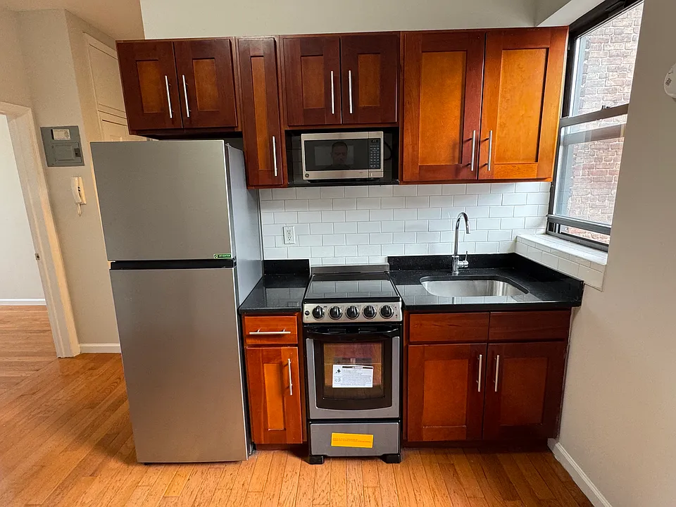 183 Sullivan St #F2