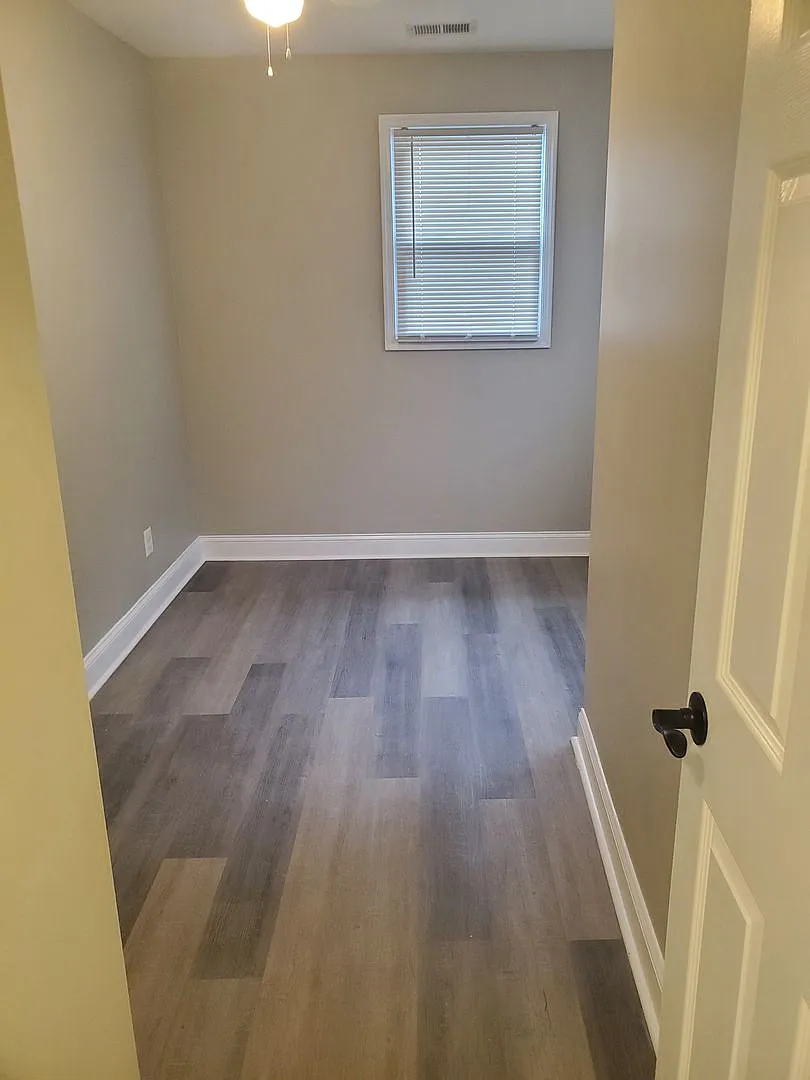 17 W Talbott St $550 Private Room (Shared Bath) — Photo 4