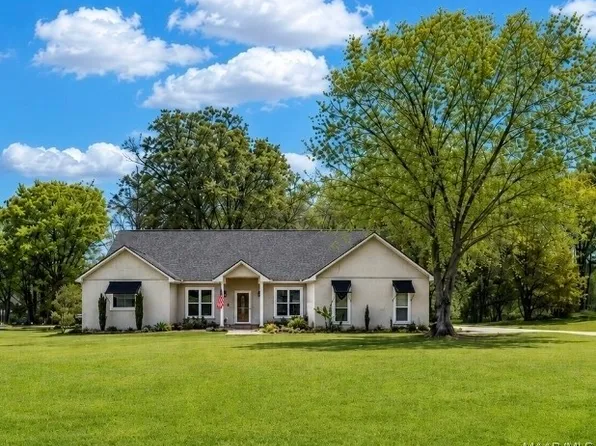 198 Meadow Ln, Deatsville, AL 36022