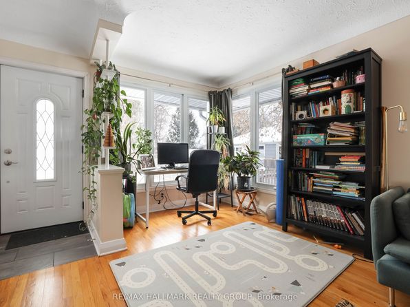 210 Renouf Ave #208, Ottawa, ON K1K 3T1