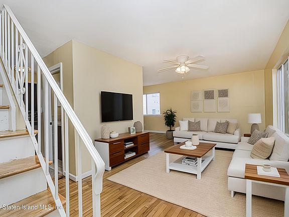 4th image of 514 Riga St