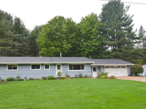 2535 N Daniels Rd, Sanford, MI 48657