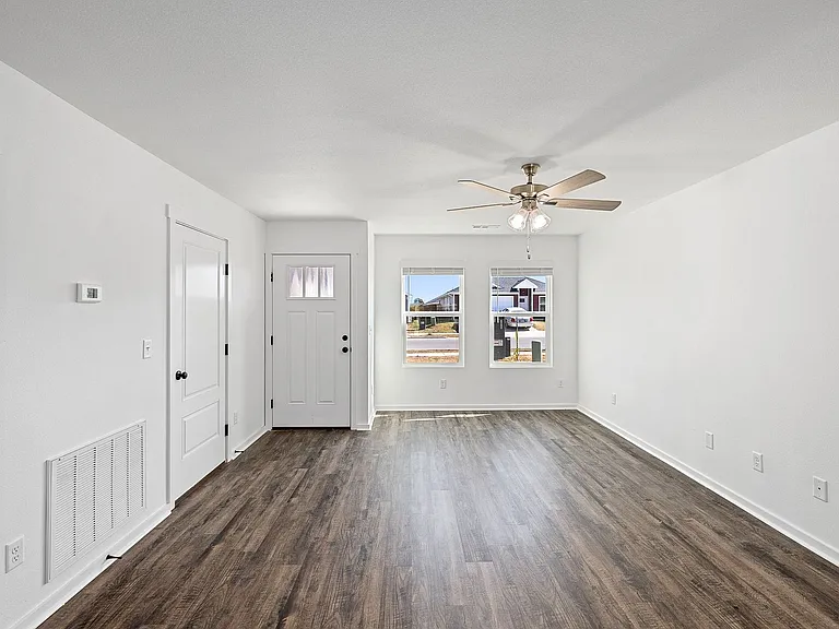 732 Short Leaf Ln — Photo 3