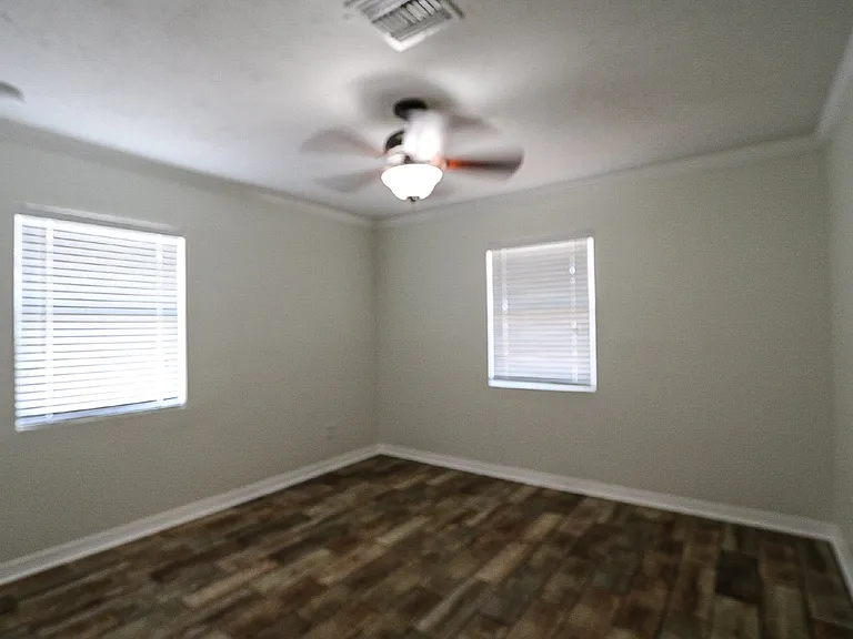 4419 W Euclid Ave — Photo 29