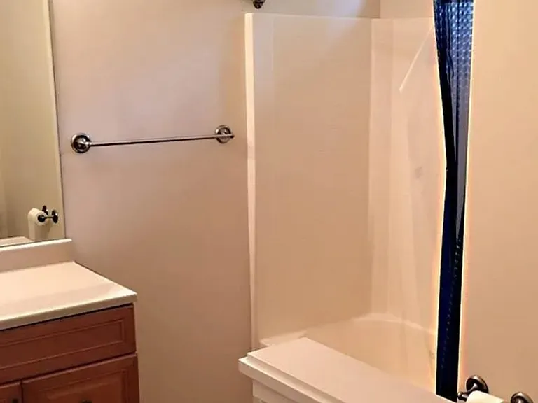Upstairs full bath